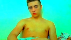 Twink Shows Off His Body and Dick on Webcam