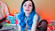 Amateur webcam babe masturbating