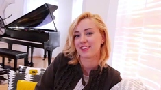 Smoking hot blonde is ready to do porn