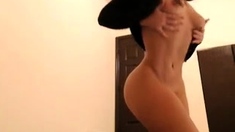 Real Amateur Teen Plays With Toys As She Masturbates