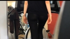 legging through gym