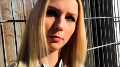 Atemberaubende Deutsch blonde teen nimmt es den Arsch